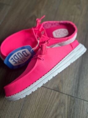 Hey Dude Neon Pink Wendy Slip-On Stretch Canvas Sneakers Women’s 7